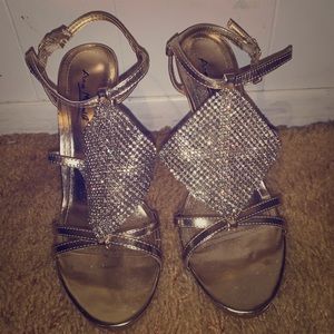 Anne Michelle jeweled heels